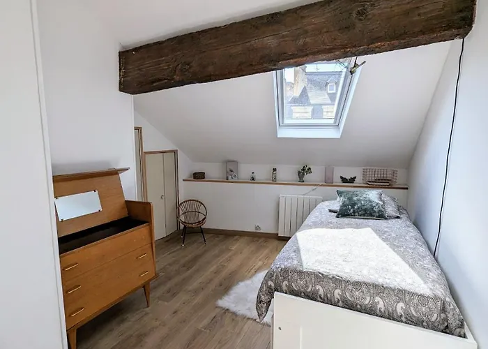 Quarto em Acomodações Particulares Cocon Lumineux Sous Les Toits De Bordéus